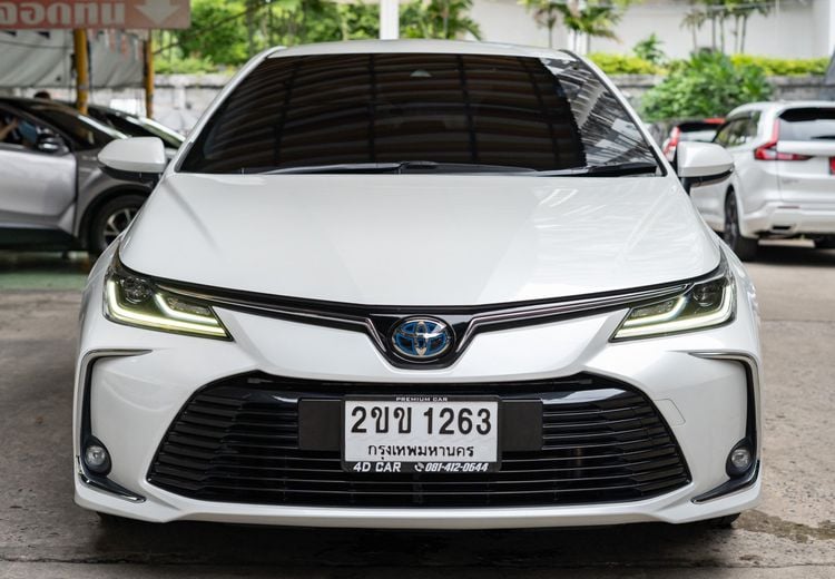 รถ Toyota Altis 1.8 Hybrid Premium Safety สี ขาว