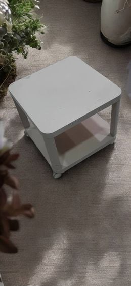 อื่นๆ ไม้ โต๊ะข้างสีขาวมีล้อเลื่อน Tingby ของอีเกีย