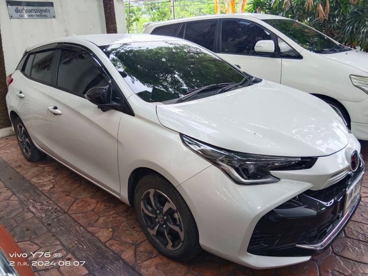 รถ Toyota Yaris 1.2 Premium สี ขาว
