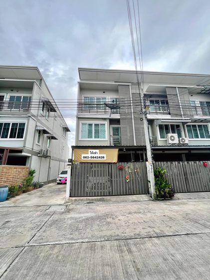 ขายพร้อมคนเช่า ทาวน์โฮมพรีเมียม 3 ชั้น หมู่บ้านอรรีญาเพลส ท่าน้ำนนท์ (หลังมุม)
