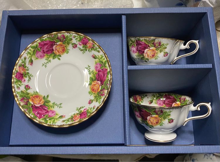 ชุดชาทรงกระโปรงบาน Old Country Rose Royal Albert England ชุดชาทรงกระโปรงบาน Old Country Rose Royal Albert England  รูปที่ 9