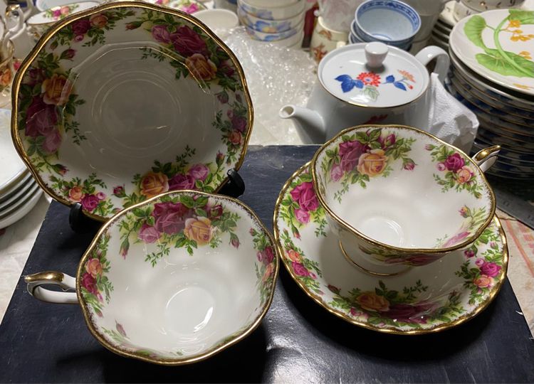 ชุดชาทรงกระโปรงบาน Old Country Rose Royal Albert England ชุดชาทรงกระโปรงบาน Old Country Rose Royal Albert England  รูปที่ 6