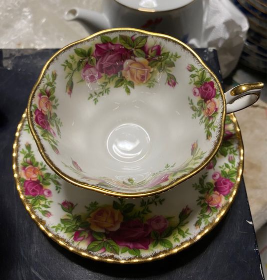 ชุดชาทรงกระโปรงบาน Old Country Rose Royal Albert England ชุดชาทรงกระโปรงบาน Old Country Rose Royal Albert England  รูปที่ 4