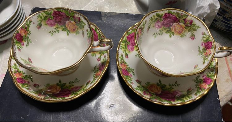 ชุดชาทรงกระโปรงบาน Old Country Rose Royal Albert England ชุดชาทรงกระโปรงบาน Old Country Rose Royal Albert England  รูปที่ 2