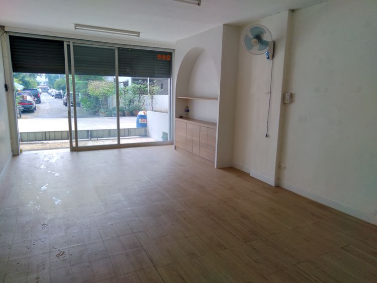 ขายตึกแถว2.5ชั้น ขนาด20 ตร.ว 3นอน3น้ำ อยู่ซอยลาดพร้าว101 ใกล้รถไฟฟ้า (พร้อมผู้เช่า) ขาย3.85ล้านบาท รูปที่ 2