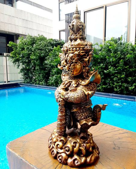 ท้าวเวสสุวรรณ ครูบาอริยชาติ เนื้อทองเหลืองรมดำ สูง14นิ้ว พุทธศิลป์สวยงามมาก รูปที่ 8