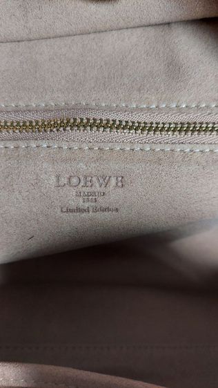 กระเป๋า Loewe ทรงถือ สีฟ้า รูปที่ 14