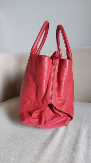 กระเป๋า mandarina duck ทรงถือ สีแดง รูปที่ 6