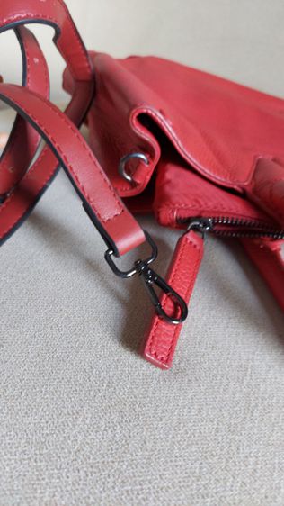 กระเป๋า mandarina duck ทรงถือ สีแดง รูปที่ 12