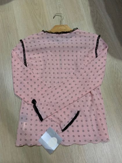 เสื้อแขนยาวสีชมพู ลายจุด  ผ้าใส่สบาย  ใส่ทำงาน หรือใส่ลำลอง ได้หมด แบรนด์ญี่ปุ่น ออกช้อป  Freesize  รูปที่ 6