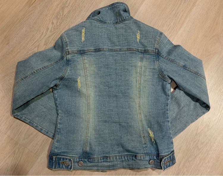 เสื้อแจ็กเก็ตยีนส์ เสื้อคลุมยีนส์ผ้าไม่หนามาก สวมใส่สบาย ไม่อึดอัด งานแฟชั่น  แฟชั่นเกาหลี    SIZE S-M  แบรนด์ญี่ปุ่น  รูปที่ 5