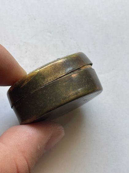 ตลับสีผึ้ง ทองเหลืองลงยาโบราณB1 รูปที่ 6