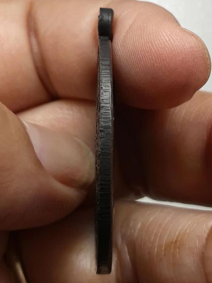 เหรียญรุ่นแรกหลวงพ่อกวย วัดโฆสิตาราม ทองแดงรมดำ รูปที่ 3