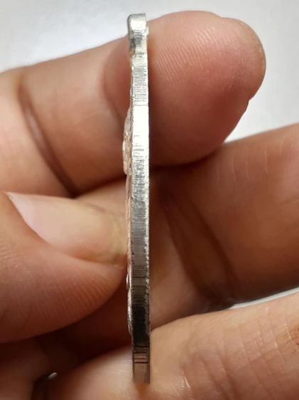 เหรียญรุ่นแรกหลวงพ่อกวย วัดโฆสิตาราม กะไหล่เงิน รูปที่ 3