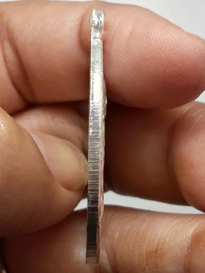 เหรียญรุ่นแรกหลวงพ่อกวย วัดโฆสิตาราม กะไหล่เงิน รูปที่ 4