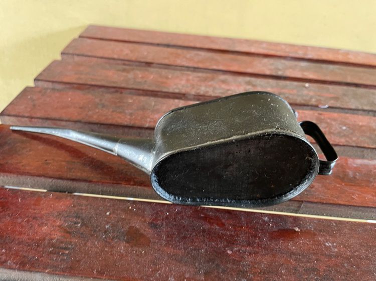 กา ใส่น้ำมันเครื่องเก่าสะสม รูปที่ 5