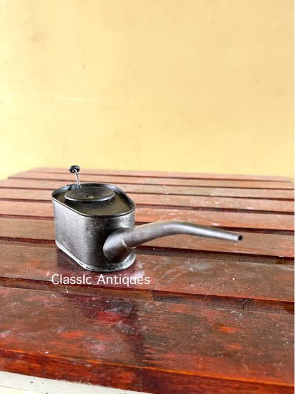 กา ใส่น้ำมันเครื่องเก่าสะสม รูปที่ 2