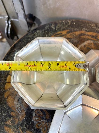 ถ้วยน้ำชา แปดเหลี่ยมกะไหล่เงิน ลายของมงคลแปดอย่างสะสม รูปที่ 16