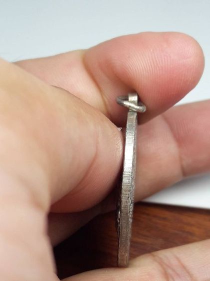 เหรียญเจริญพรไตรมาสหลวงปู่ทิมวัดละหารไร่ รูปที่ 3