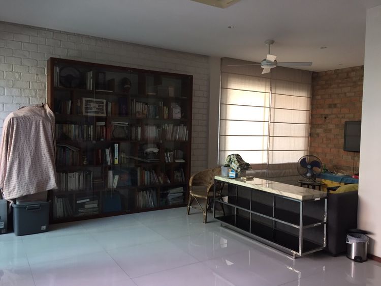 ไม่ใช่ ขายบ้าน เนื้อที่ 64 ตารางวา ซอยนราธิวาส 10 เป็นอาคาร 3 ชั้น (พื้นที่มากกว่า 500 ตร.ม.)  ราคา 57 ลบ. รูปที่ 2