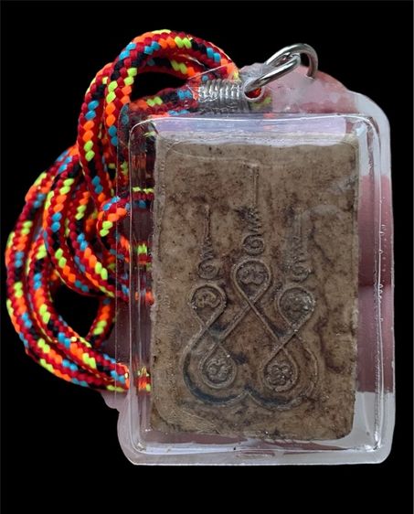 พระผงท้าวเวสสุวรรณ เนื้อผงว่านเกสรศักดิ์สิทธิ์ วัดมิ่งเมือง พิธีเสาพระหลักเมืองน่าน พิธีวัดสุทัศน์ เลี่ยมกรอบ พร้อมสร้อยฝ้ายสร้อยรุ้ง  รูปที่ 2