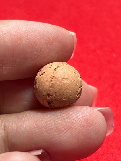 ลูกอมปฐวีธาตุ รุ่นแซยิด 82 หลวงปู่หงษ์ พรหมปัญโญ วัดเพชรบุรี สุสานทุ่งมน จังหวัดสุรินทร์ ปี 2542 รูปที่ 6