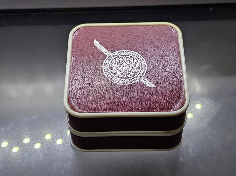 พระพุทธชินราช ลอยองค์ เนื้อเงิน พิมพ์เล็ก กรมตำรวจรุ่นแรก รุ่น “ประวัติศาสตร์” พ.ศ.2562 พร้อมกล่องเดิม รูปที่ 9