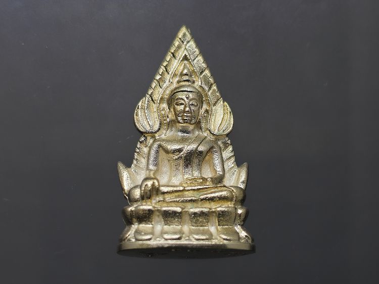 พระพุทธชินราช ลอยองค์ เนื้อเงิน พิมพ์เล็ก กรมตำรวจรุ่นแรก รุ่น “ประวัติศาสตร์” พ.ศ.2562 พร้อมกล่องเดิม รูปที่ 3