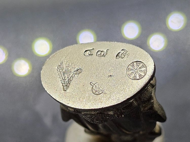 พระพุทธชินราช ลอยองค์ เนื้อเงิน พิมพ์เล็ก กรมตำรวจรุ่นแรก รุ่น “ประวัติศาสตร์” พ.ศ.2562 พร้อมกล่องเดิม รูปที่ 7