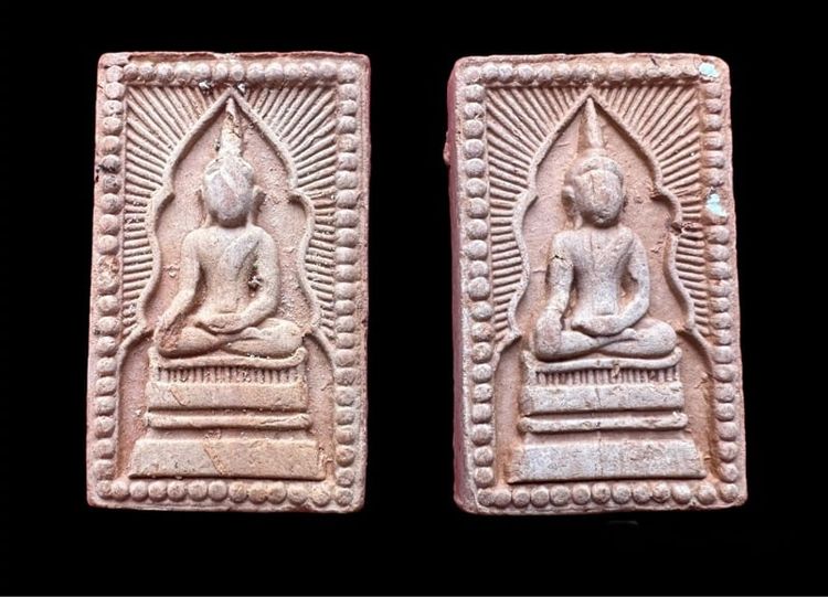 พระผง พิมพ์แหวกม่าน 2 องค์ พร้อมแผ่นดวงมหายันต์โภคทรัพย์ 