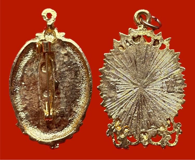 ล็อกเก็ต รัชกาลที่ 5 เนื้อโลหะกะไหล่ทอง 2 เหรียญ รูปที่ 2