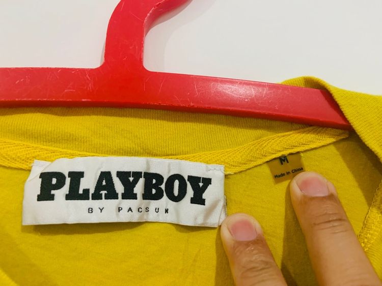 เสื้อยืด PLAYBOY แท้ 💯 size M ขนาด อก 21.5 ยาว 27.5 นิ้ว สภาพดีมาก สีเหลืองสด ลายสวย เนื้อผ้านิ่มมาก หายากน่าสะสมครับ รูปที่ 4
