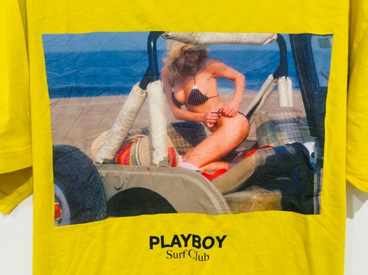 เสื้อยืด PLAYBOY แท้ 💯 size M ขนาด อก 21.5 ยาว 27.5 นิ้ว สภาพดีมาก สีเหลืองสด ลายสวย เนื้อผ้านิ่มมาก หายากน่าสะสมครับ รูปที่ 2
