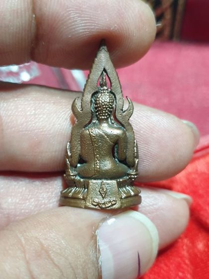 พระพุทธชินราช หล่อโบราณเหวี่ยงมือ รุ่นมงคลโภคทรัพย์ วัดพระศรี รัตนมหาธาตุ ปี 40 พิธีใหญ่ เนื้อนวโลหะ สภาพสวยแชมป์ หายากแล้ว รูปที่ 4