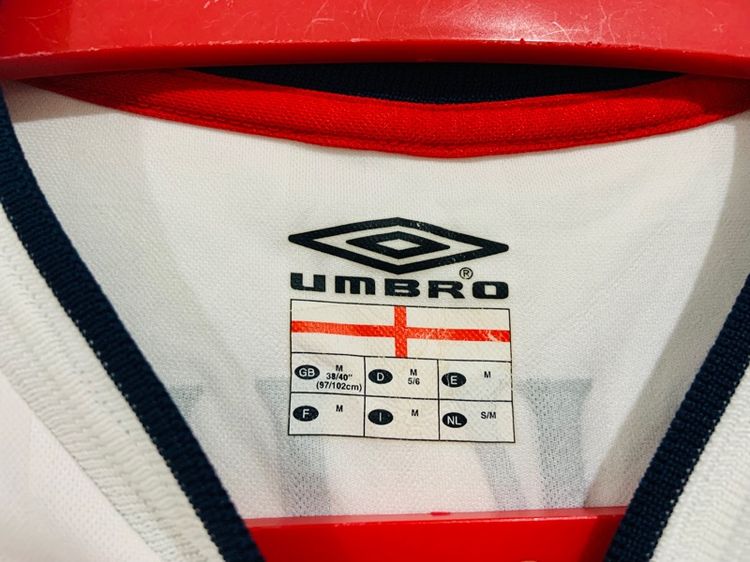อบอลทีมชาติอังกฤษ UMBRO เบอร์ 7 BECKHAM แท้ 💯 size M ขนาด อก 21.5 ยาว 28 นิ้ว สภาพดีมาก ดีเทลสวย เนื้อผ้านิ่มมาก หายากน่าสะสมครับ รูปที่ 5