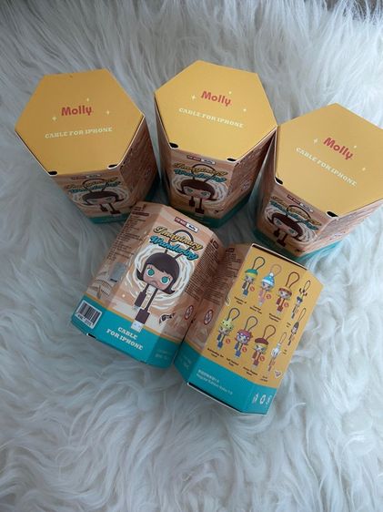 Molly popmart iphone cable ของแท้ หายากค่า  รูปที่ 2