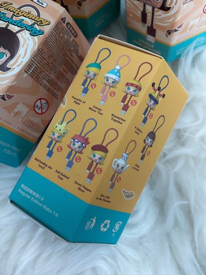 Molly popmart iphone cable ของแท้ หายากค่า  รูปที่ 3