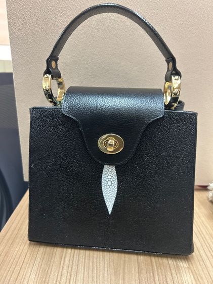 กระเป๋าหนังปลากระเบนแท้ สีดำ