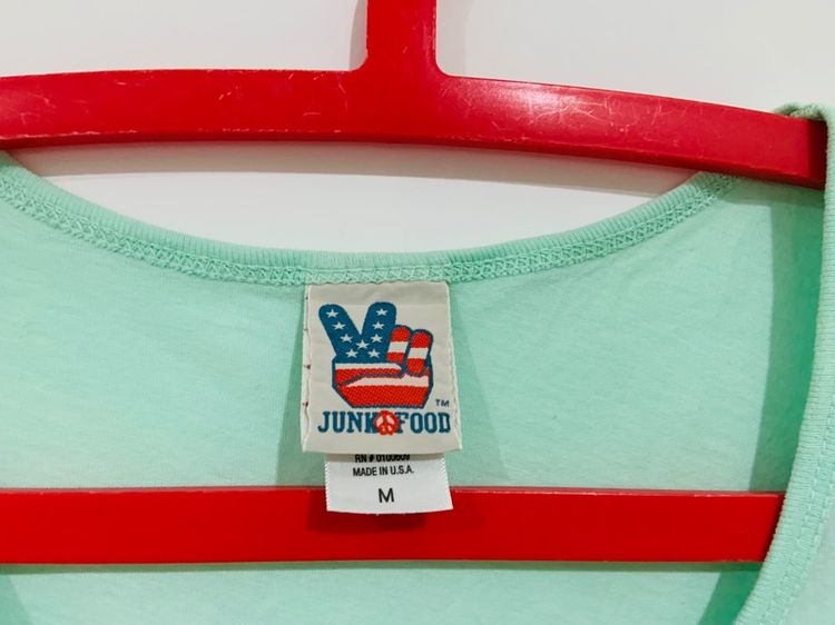 เสื้อกล้าม JUNKFOOD made in USA แท้ 💯 size M ขนาด อก 20.5 ยาว 27 นิ้ว สภาพใหม่มาก ลายสวย สกีนจม เนื้อผ้านิ่มมาก หายากน่าสะสมครับ รูปที่ 3