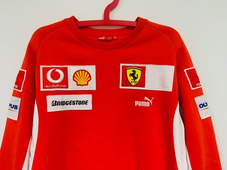 เสื้อกันหนาว FERRARI by PUMA แท้ 💯 size S วัดจริงขนาด อก 22.5 ยาว 26.5 นิ้ว สภาพใหม่มาก ลายปักสวยทรงสวย ดีเทลดี ผ้านิ่มมากหายากน่าสะสมครับ รูปที่ 2