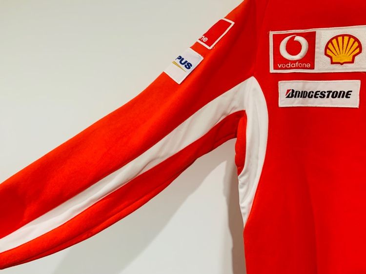 เสื้อกันหนาว FERRARI by PUMA แท้ 💯 size S วัดจริงขนาด อก 22.5 ยาว 26.5 นิ้ว สภาพใหม่มาก ลายปักสวยทรงสวย ดีเทลดี ผ้านิ่มมากหายากน่าสะสมครับ รูปที่ 6
