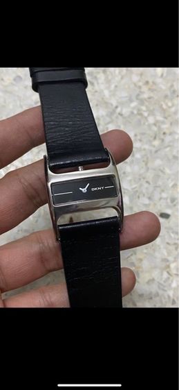 ดำ นาฬิกา DKNY หน้าปัดสแตนเลส สายหนังใหม่เดิมๆ ทรงสวย สวยแบบเรียบๆ ใช้งานปกติ พึ่งเปลี่ยนถ่าน หายากน่าสะสม