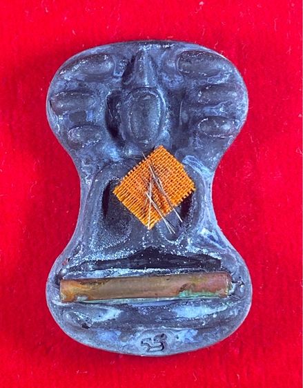 พระมเหศวร เนื้อชินตะกั่วผิวดำ หลวงปู่บุญมา รูปที่ 2