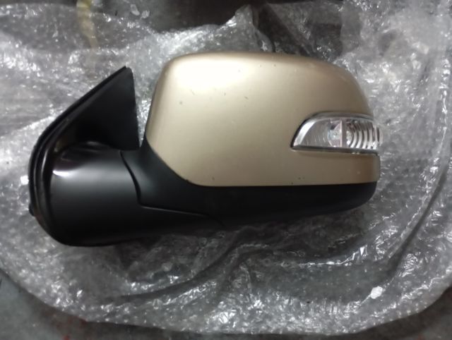 กระจกมองข้างมีไฟเลี้ยว  DMAX