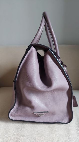 กระเป๋า Prada ทรงทำงานสวยมาก รูปที่ 4