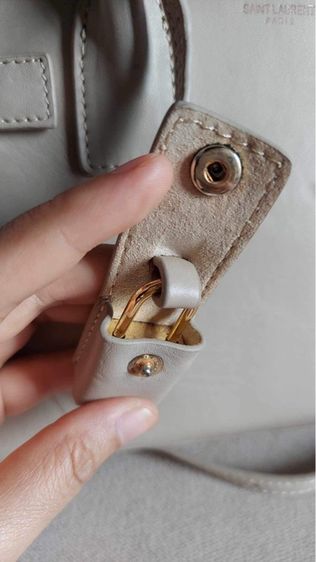 กระเป๋า saint laurent สีครีม รูปที่ 13