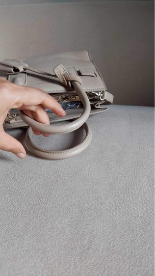 กระเป๋า saint laurent สีครีม รูปที่ 7