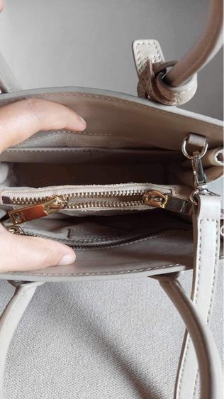 กระเป๋า saint laurent สีครีม รูปที่ 8