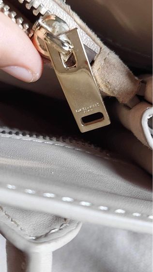 กระเป๋า saint laurent สีครีม รูปที่ 11