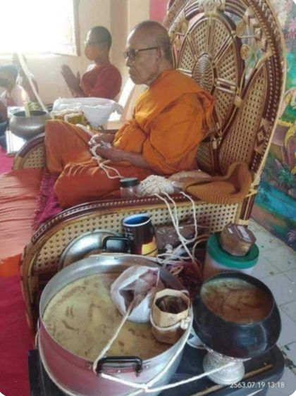 ลูกอมเนื้อชานหมากเส้นเกษาผสมผงพุทธคุณ108ชนิดติดจีวร ยันต์จารหมึกทอง คำว่า"เฮง"ตอกโต๊ตทุกลูก ล.ป.เฮง วัดพัฒนาธรรมาราม จ.สุรินทร์ ปี2563สิริอายุ97ปี รูปที่ 3